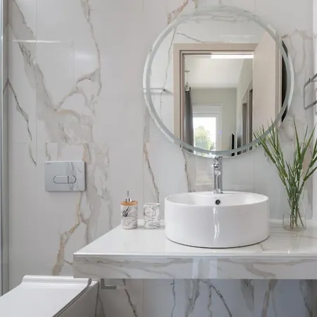 Amadeus Golden Villa *