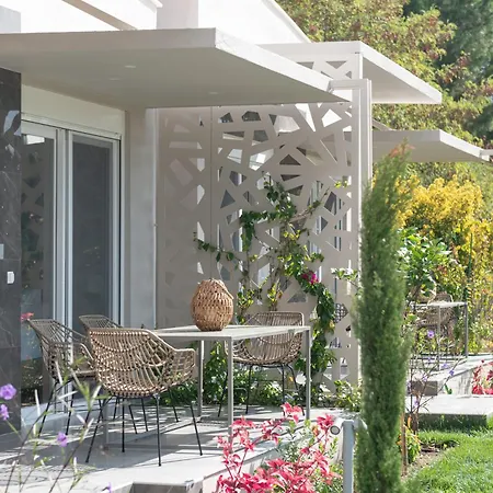 Amadeus Golden Villa *