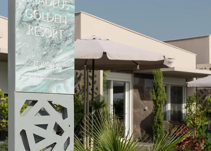 Amadeus Golden Villa *