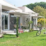 Amadeus Golden Villa *