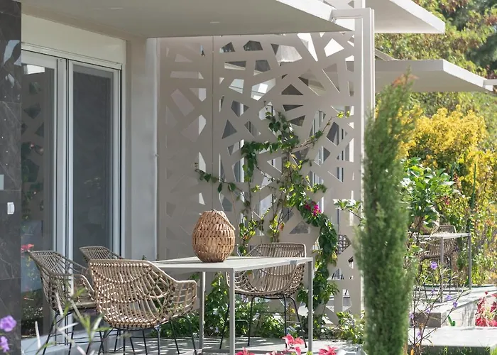 Amadeus Golden Villa *