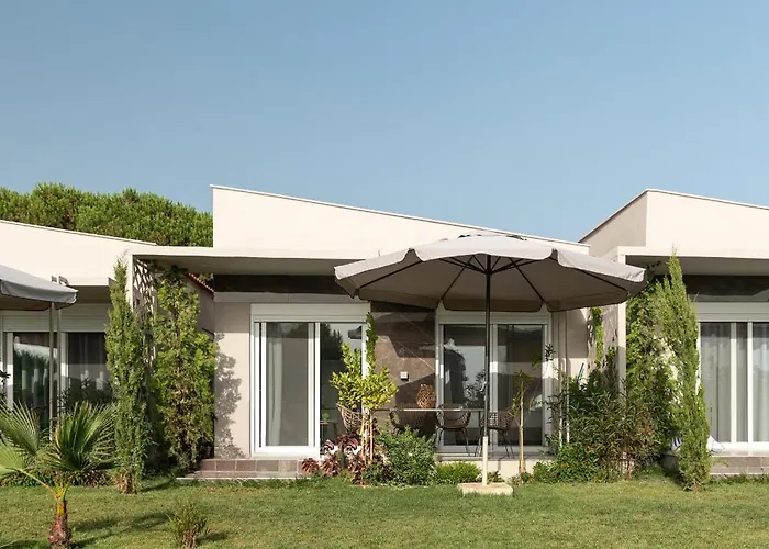 Amadeus Golden Villa *